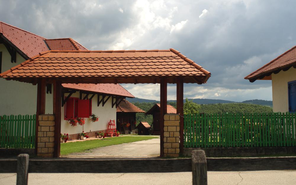 Etno Selo Rajski Konaci Leusici Zewnętrze zdjęcie